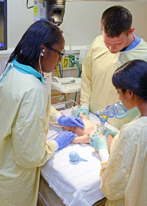 residents train in the simulation center