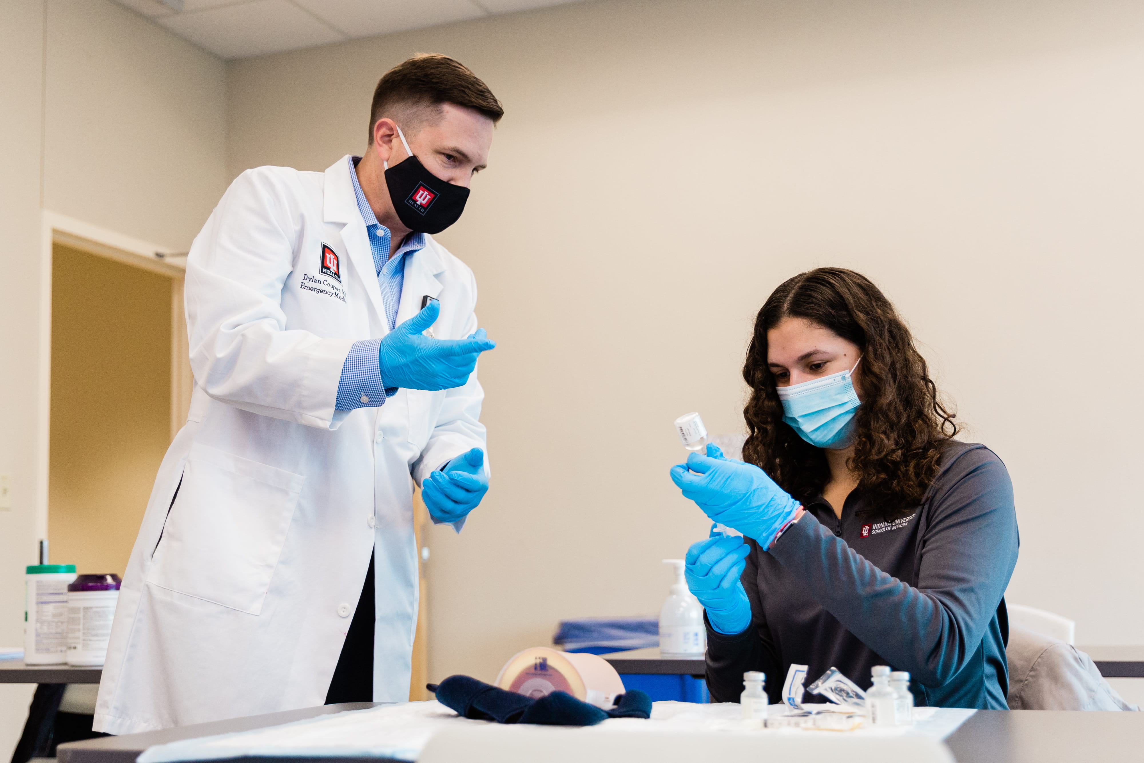 Dylan Cooper, MD, trains a student at the Simulation Center