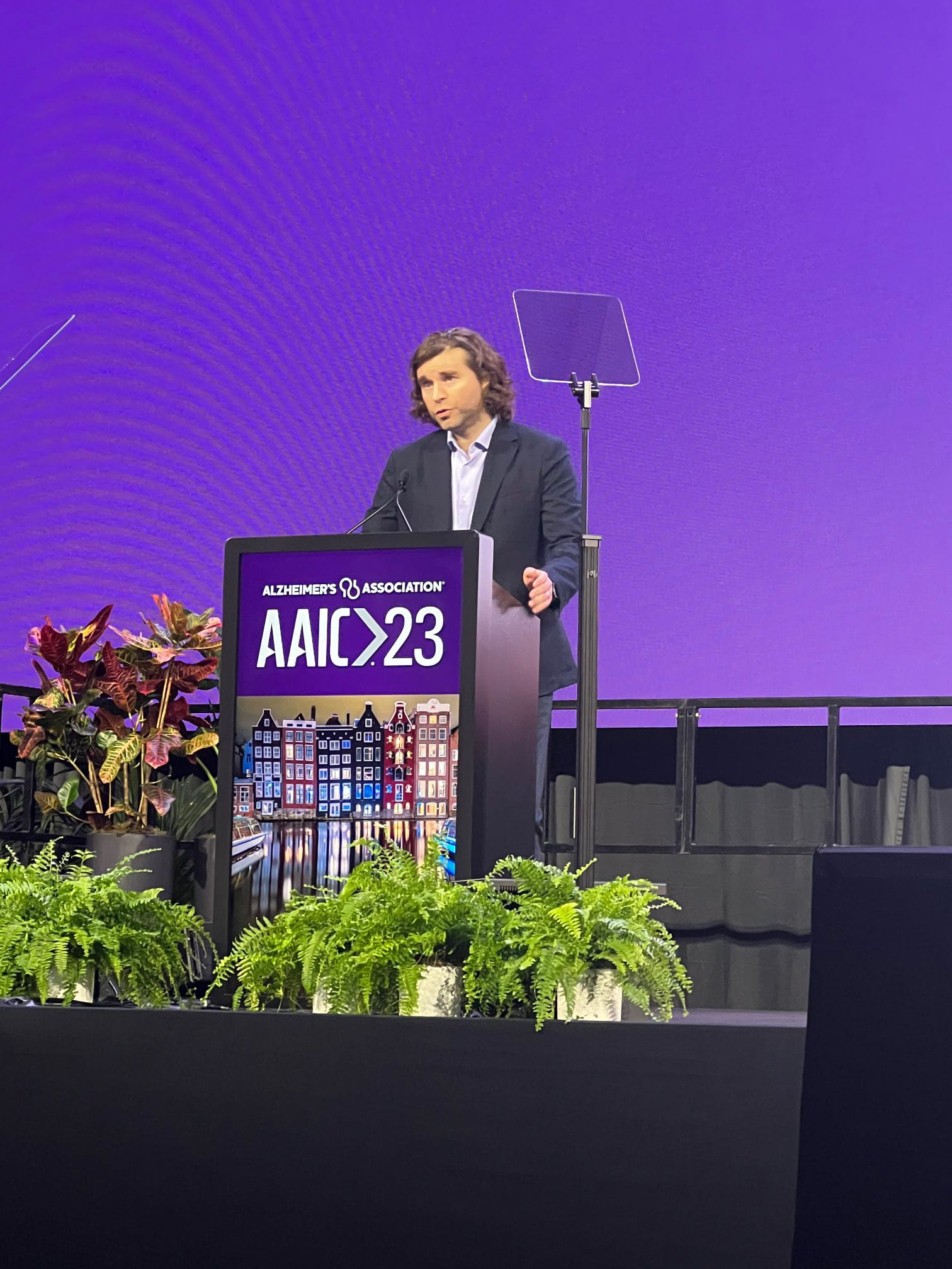 Cristian Lasagna-Reeves speaks at Alzheimer's conference