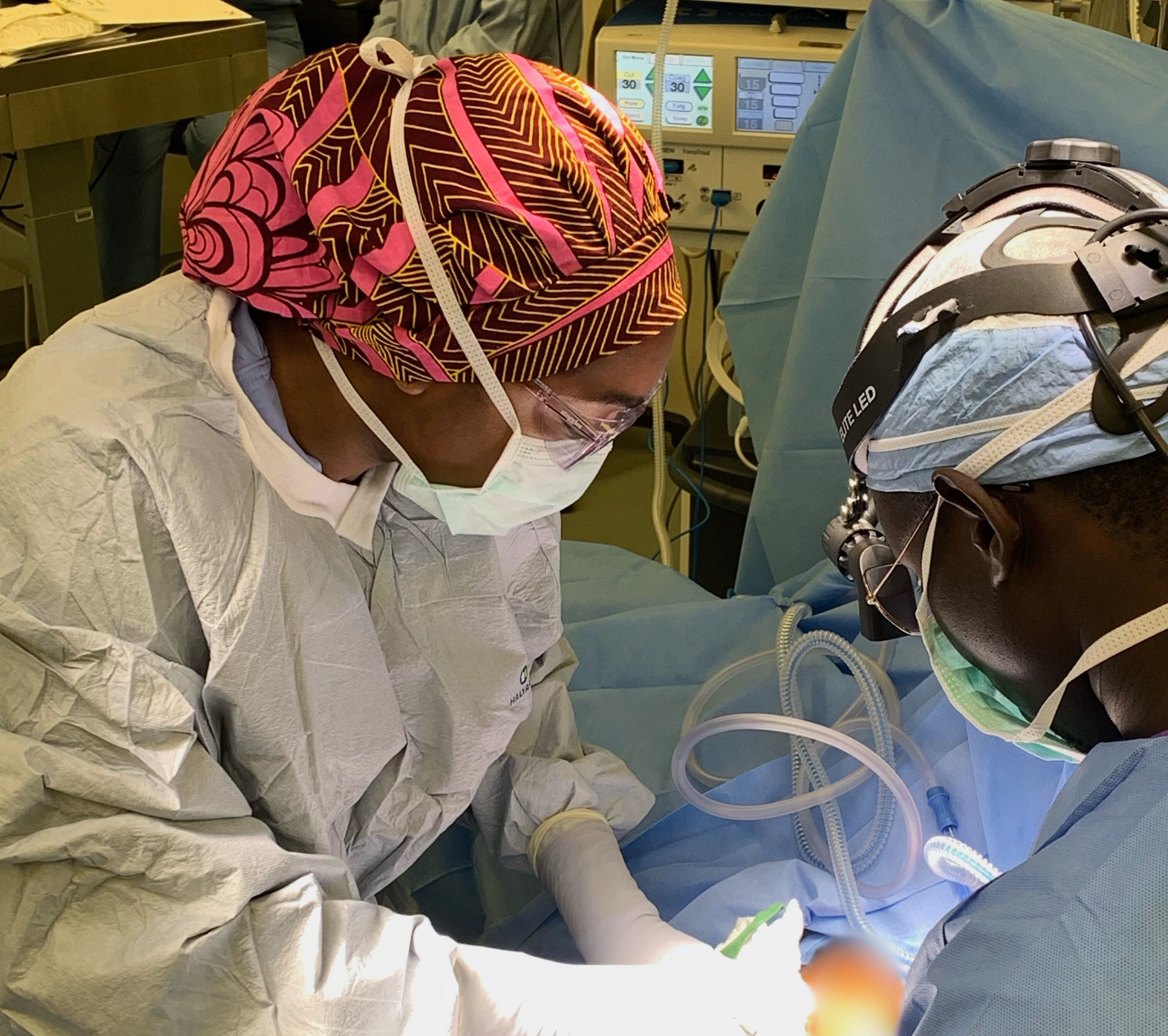 Jasmine Lee, MD, performs surgery in an OR.