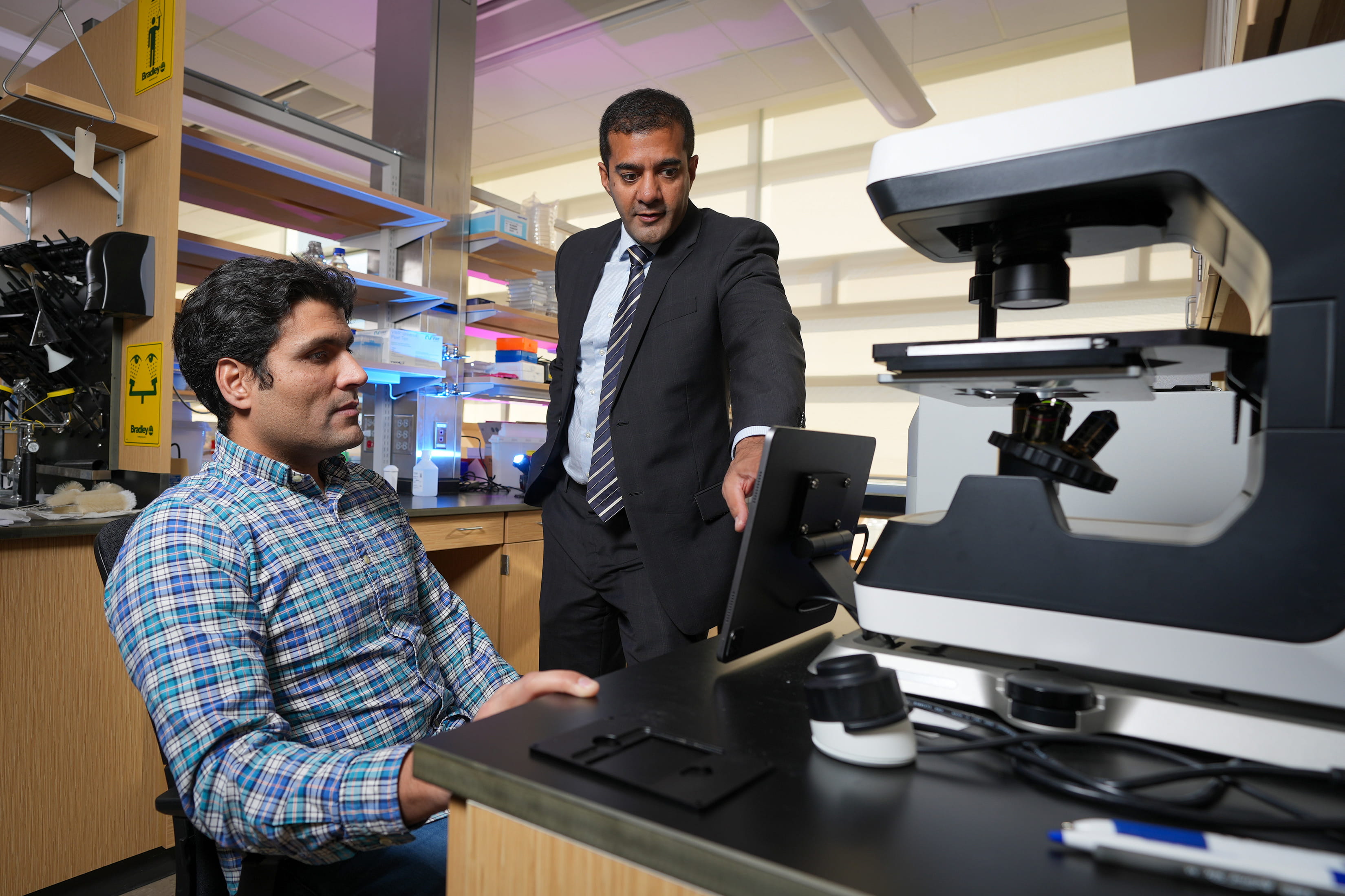 Dr. Vijay Ramakrishnan chats with a colleague in the lab
