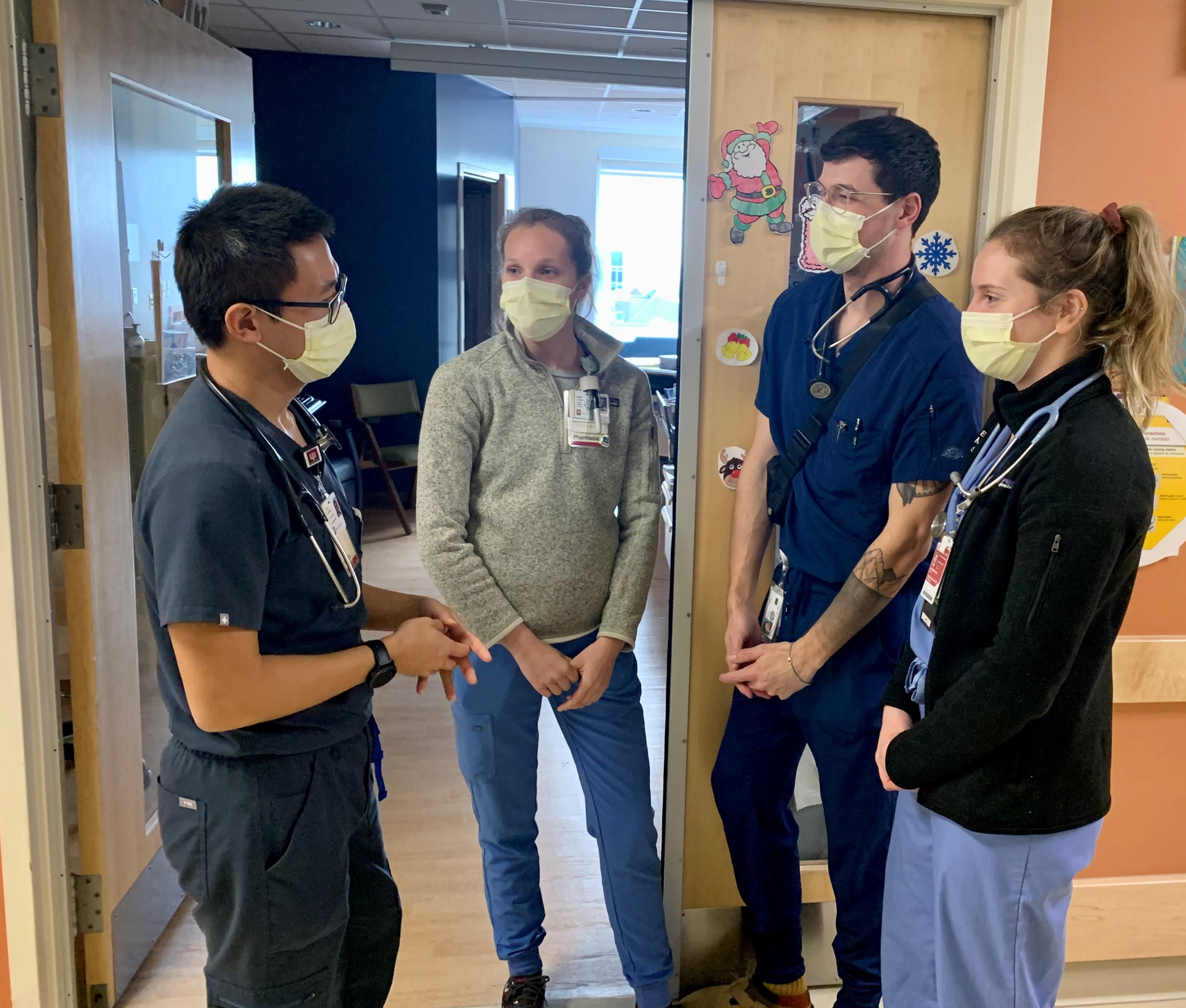 Drs. Brenner and Harris talk through a case in the clinic