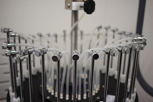 a nitrogen drying apparatus holds lab tools