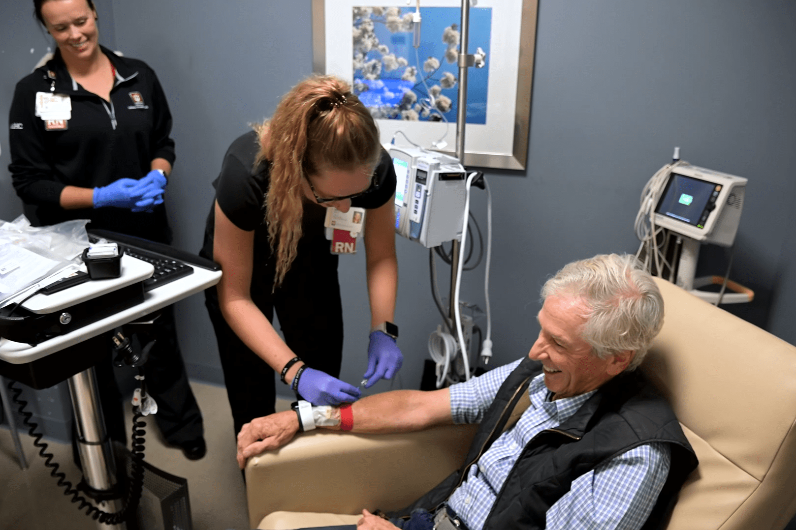 Leo Stenz receives an infusion of lecanemab, a first-of-its-kind Alzheimer's treatment.