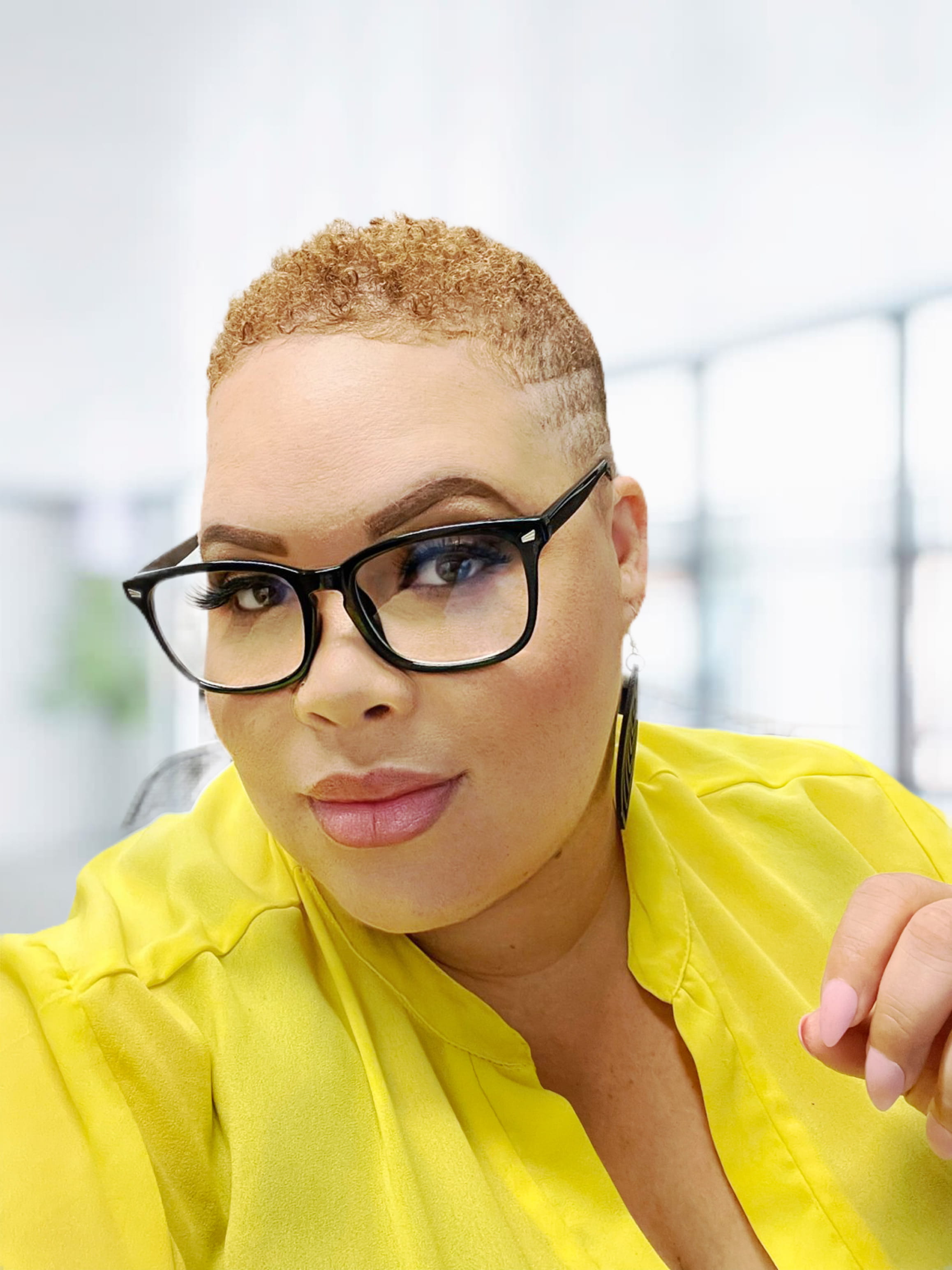 Headshot of Kelly Evans