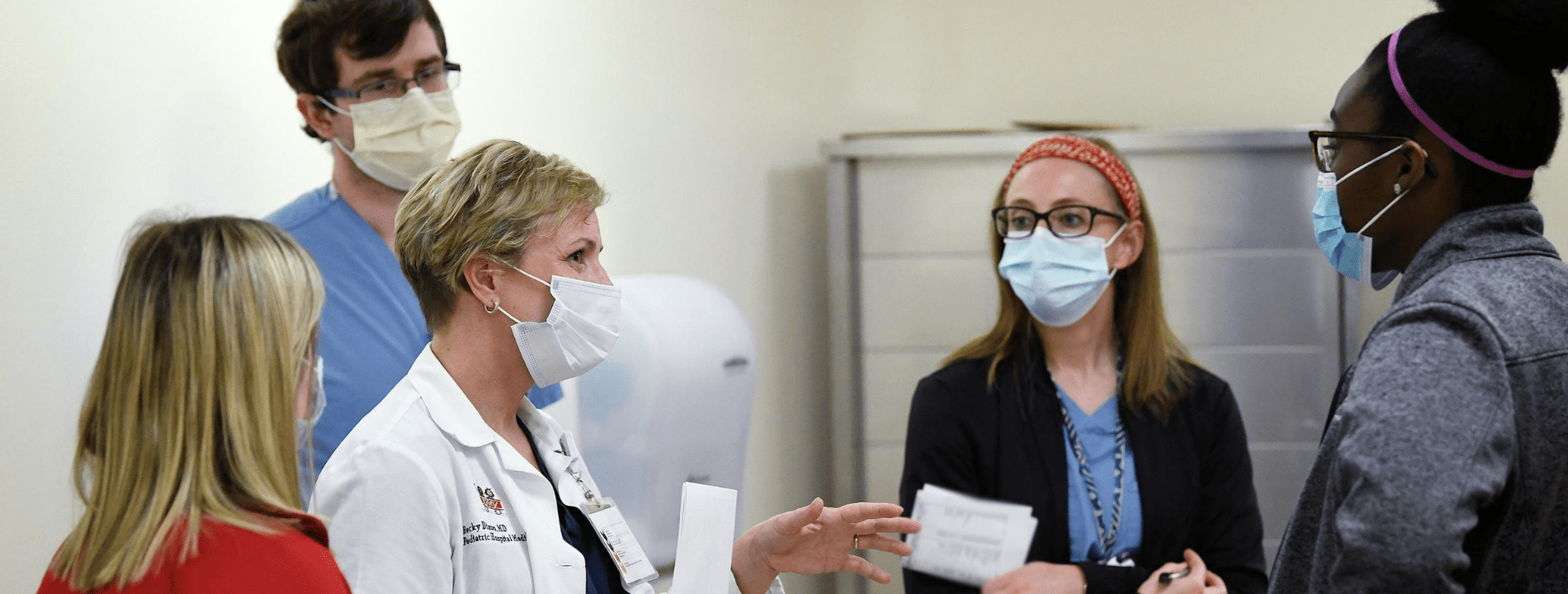 Rebecca Dixon, MD, rounds with students on the inpatient wards