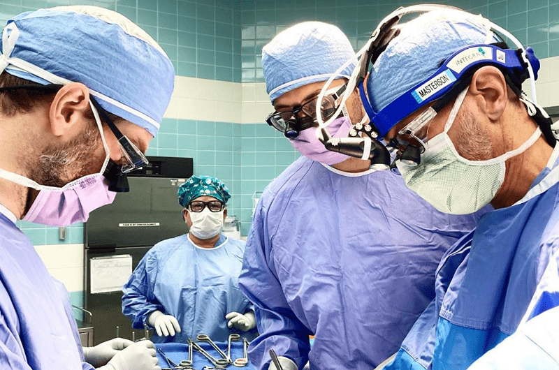 Urology residents in RPLND surgery