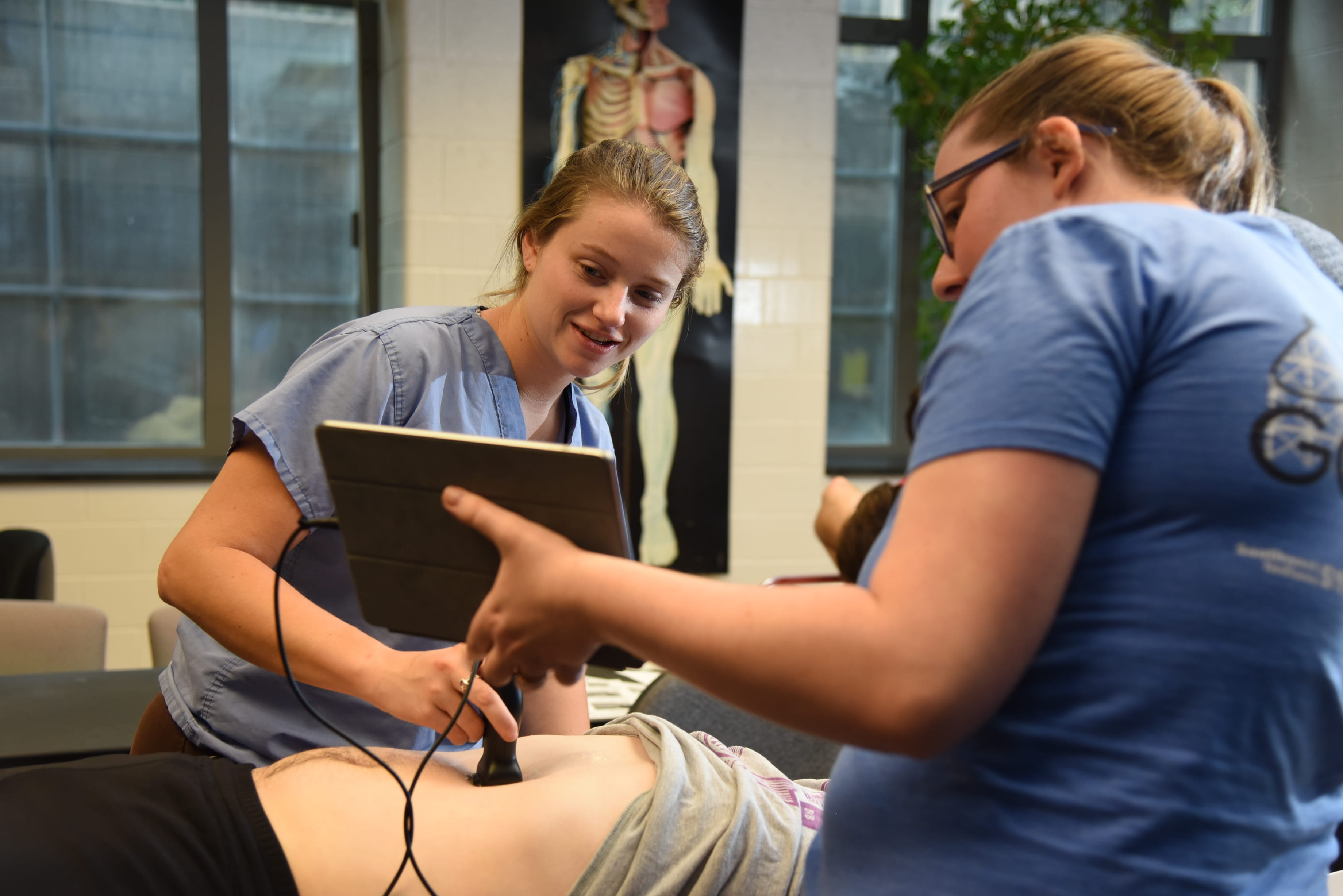 Med students train on POCUS devices