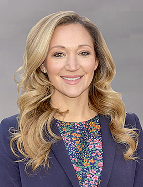 portrait of lindsay weaver