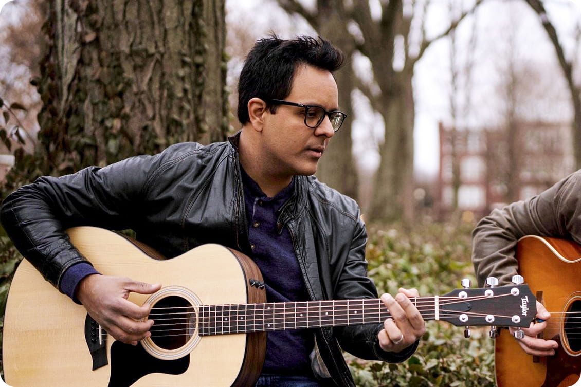 rodolfo gonzalez plays the guitar